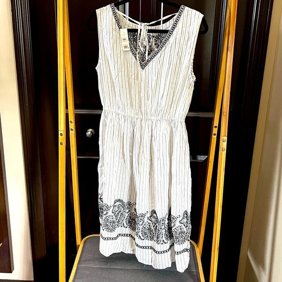 Dress with spring at the waist, V-cut back - Picture 2 of 3